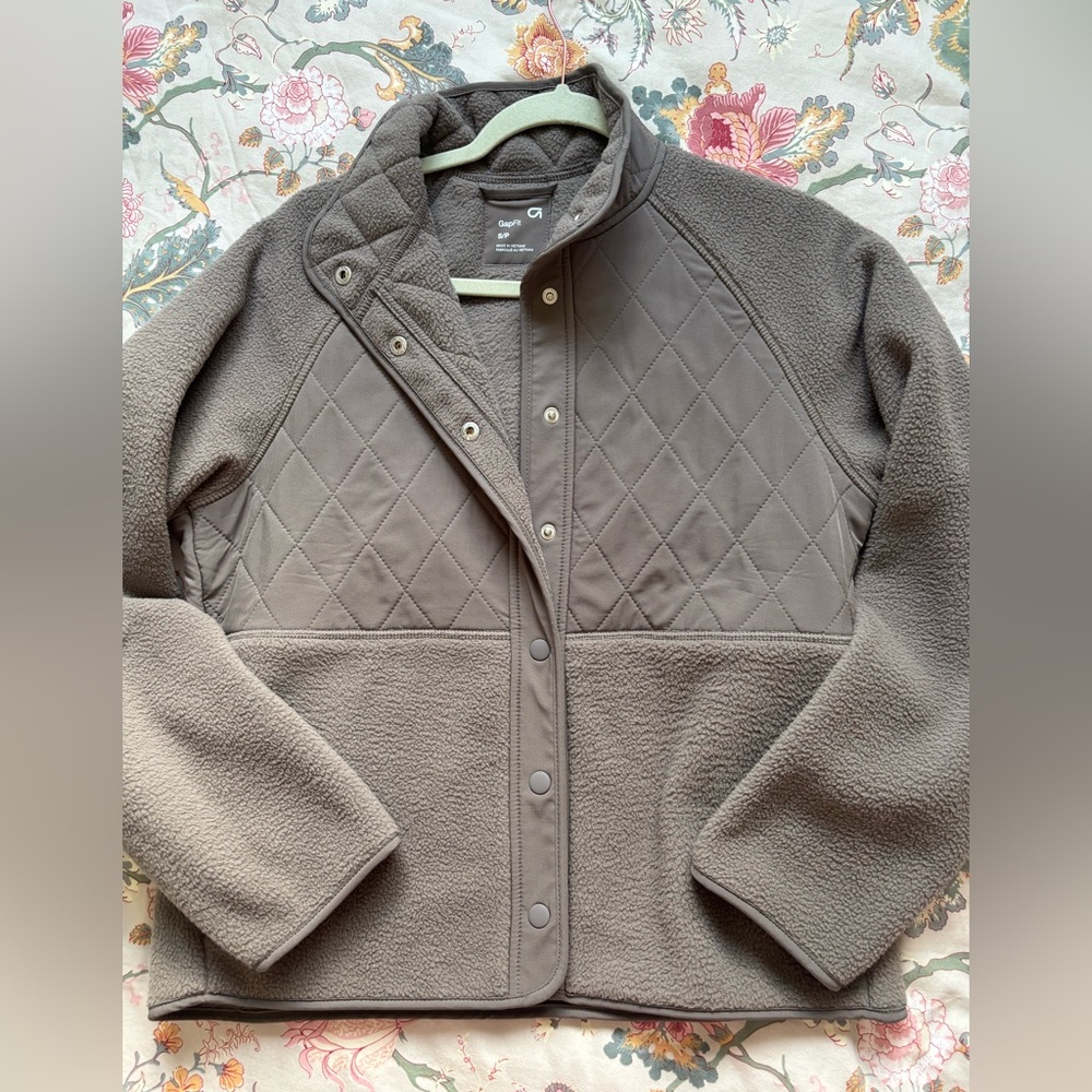 GAP Taupe Quilted Fleece Jacket SMALL